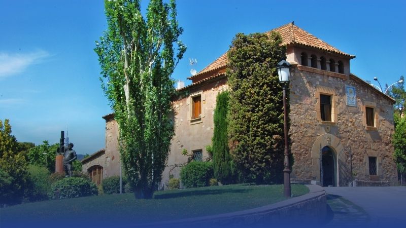 La Masia từ ngôi nhà cổ năm 1702 trở thành học viện đào tạo bóng đá hiện đại bậc nhất.