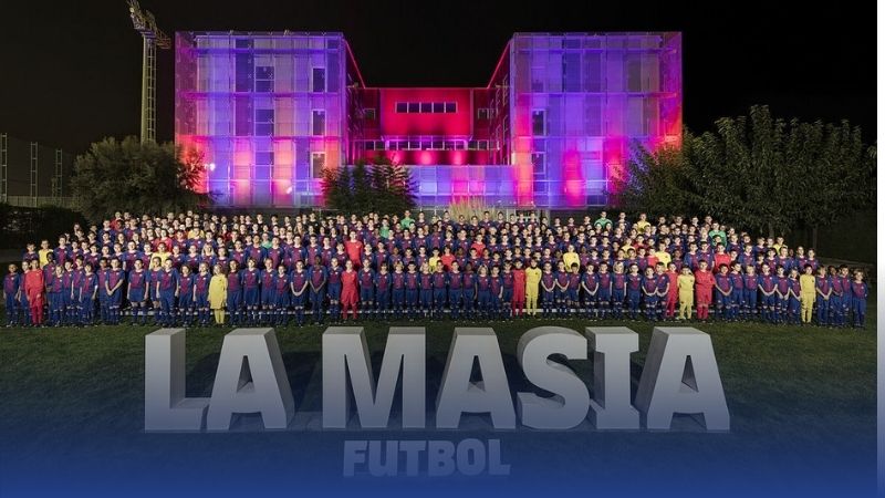 La Masia đào tạo cầu thủ bằng triết lý toàn diện