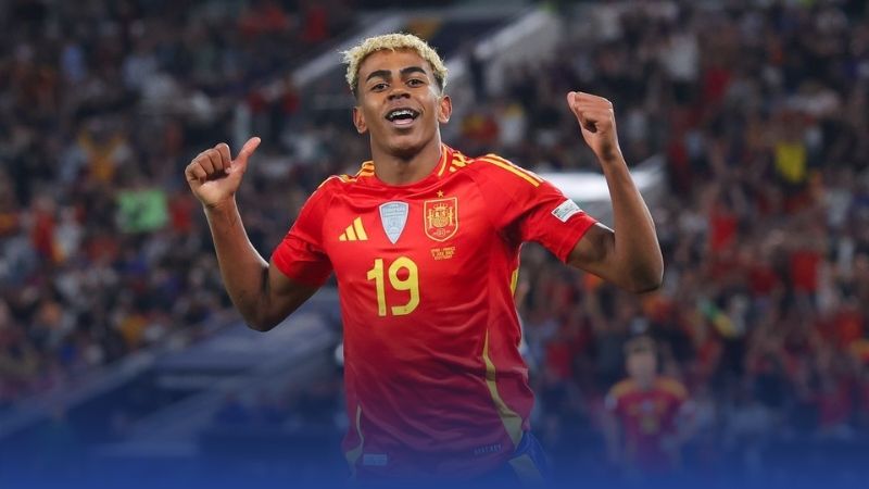 Yamal lập kỷ lục là cầu thủ trẻ nhất ra sân và ghi bàn cho đội tuyển Tây Ban Nha.