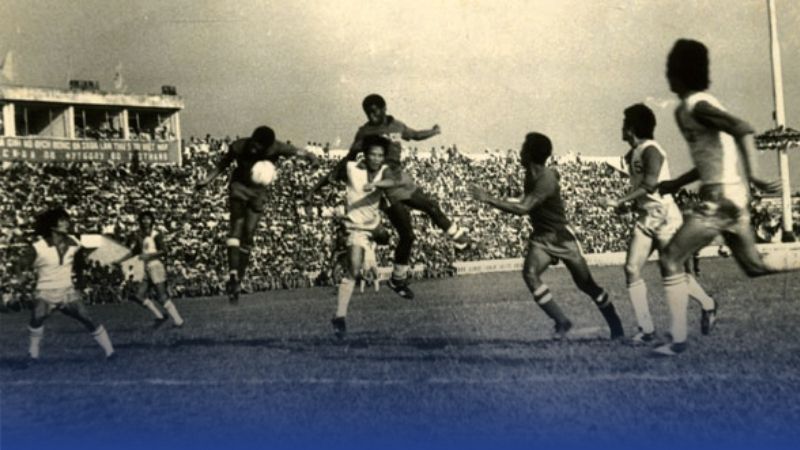 Bóng đá Việt Nam khởi nguồn từ năm 1896, đặt nền móng với những CLB đầu tiên.