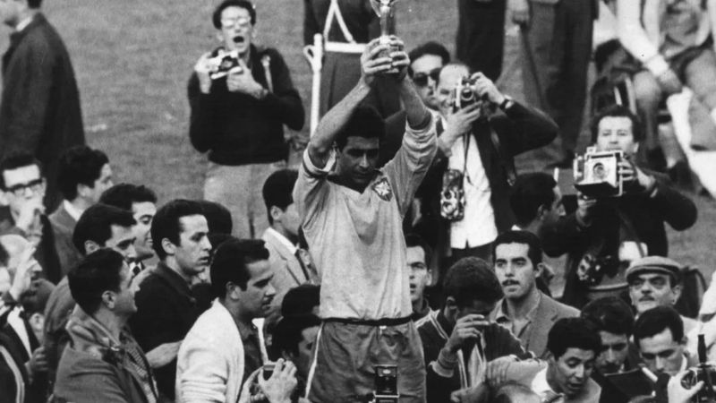 Brazil bảo vệ thành công ngôi vương World Cup 1962 dù thiếu vắng ngôi sao Pelé.