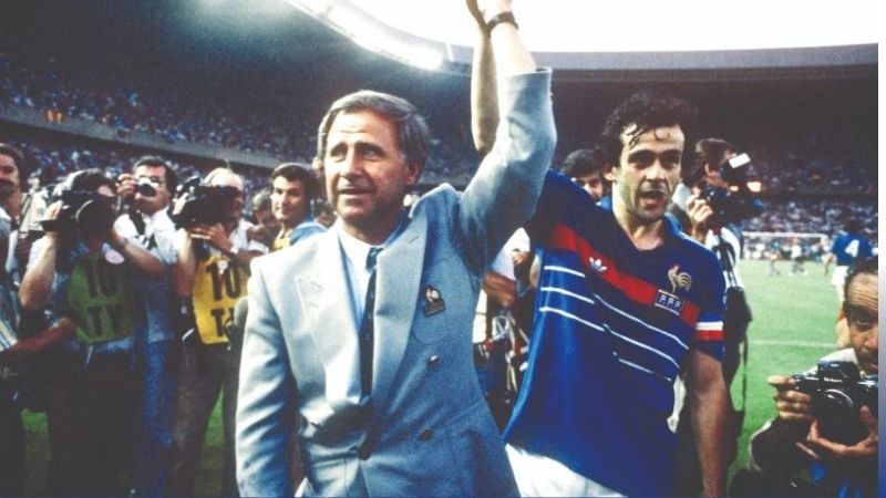 Michel Platini là biểu tượng của mẫu tiền vệ kiến thiết cổ điển và lối chơi hào hoa.