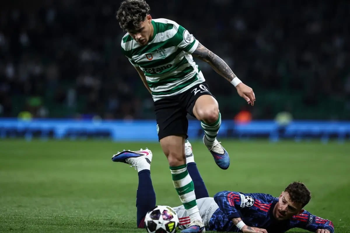 Sporting và Arsenal hòa 0-0 sau hiệp 1 dù cả hai đều dứt điểm dội xà ngang.